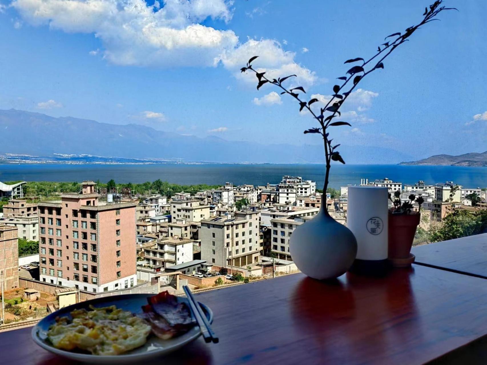 Dali Listening Sea View Villa大理听城海景别墅 Exterior foto